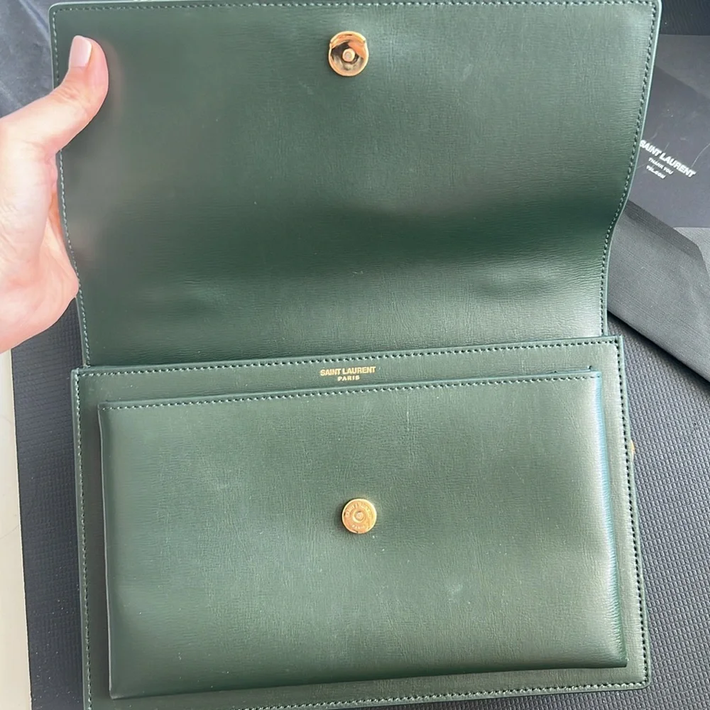 Authentic Saint Laurent Green Leather Shoulder Bag with Iconic YSL Logo. - Picture 9 of 16